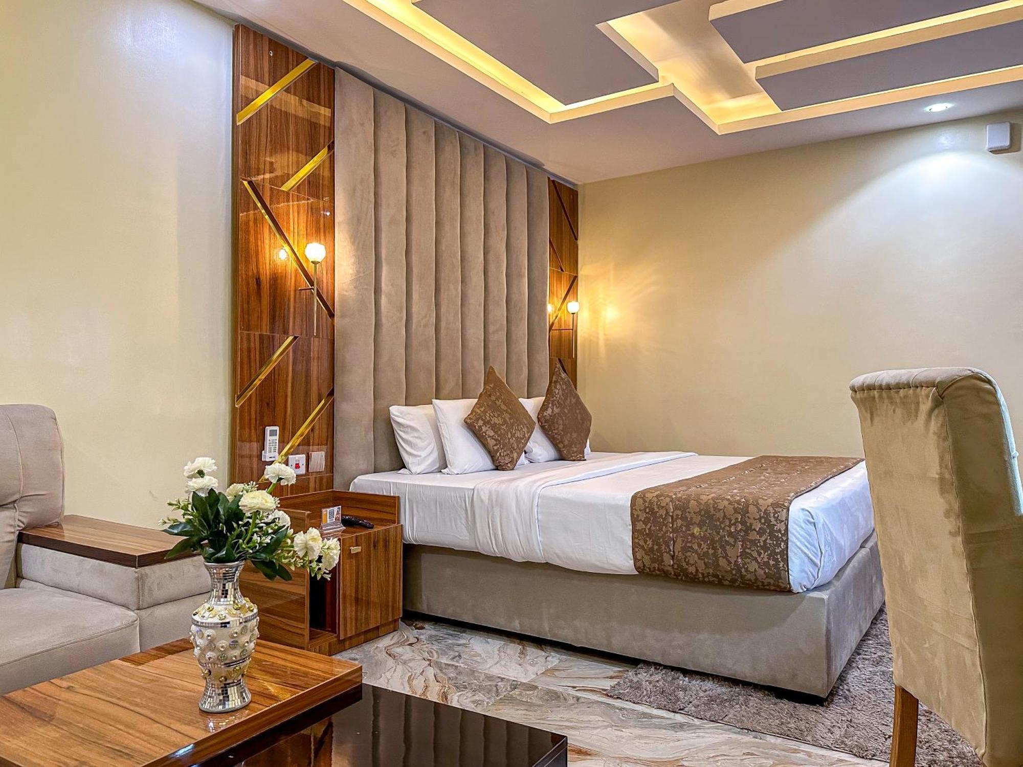 Parkview Astoria Hotel Lagos Exterior photo