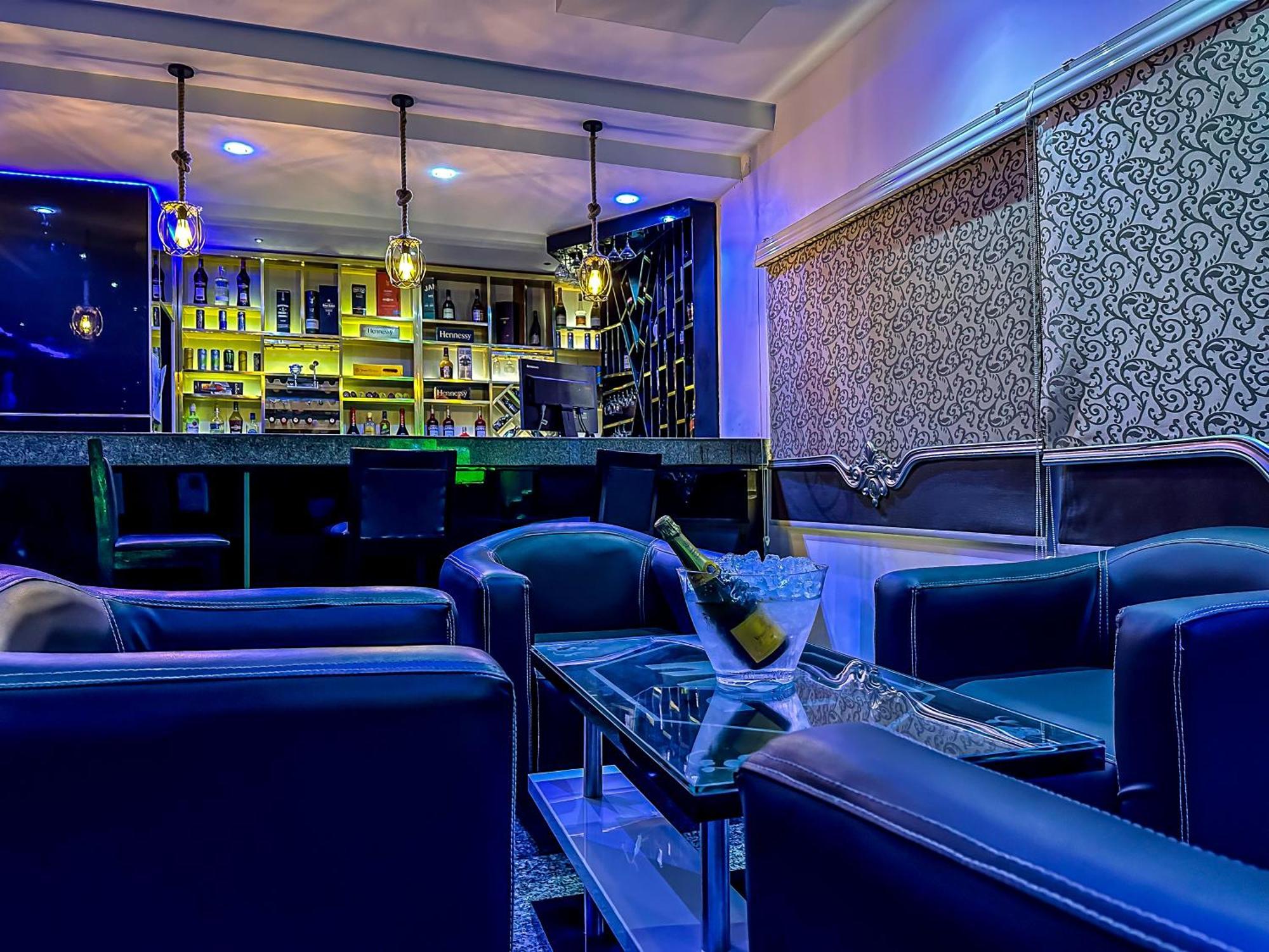Parkview Astoria Hotel Lagos Exterior photo