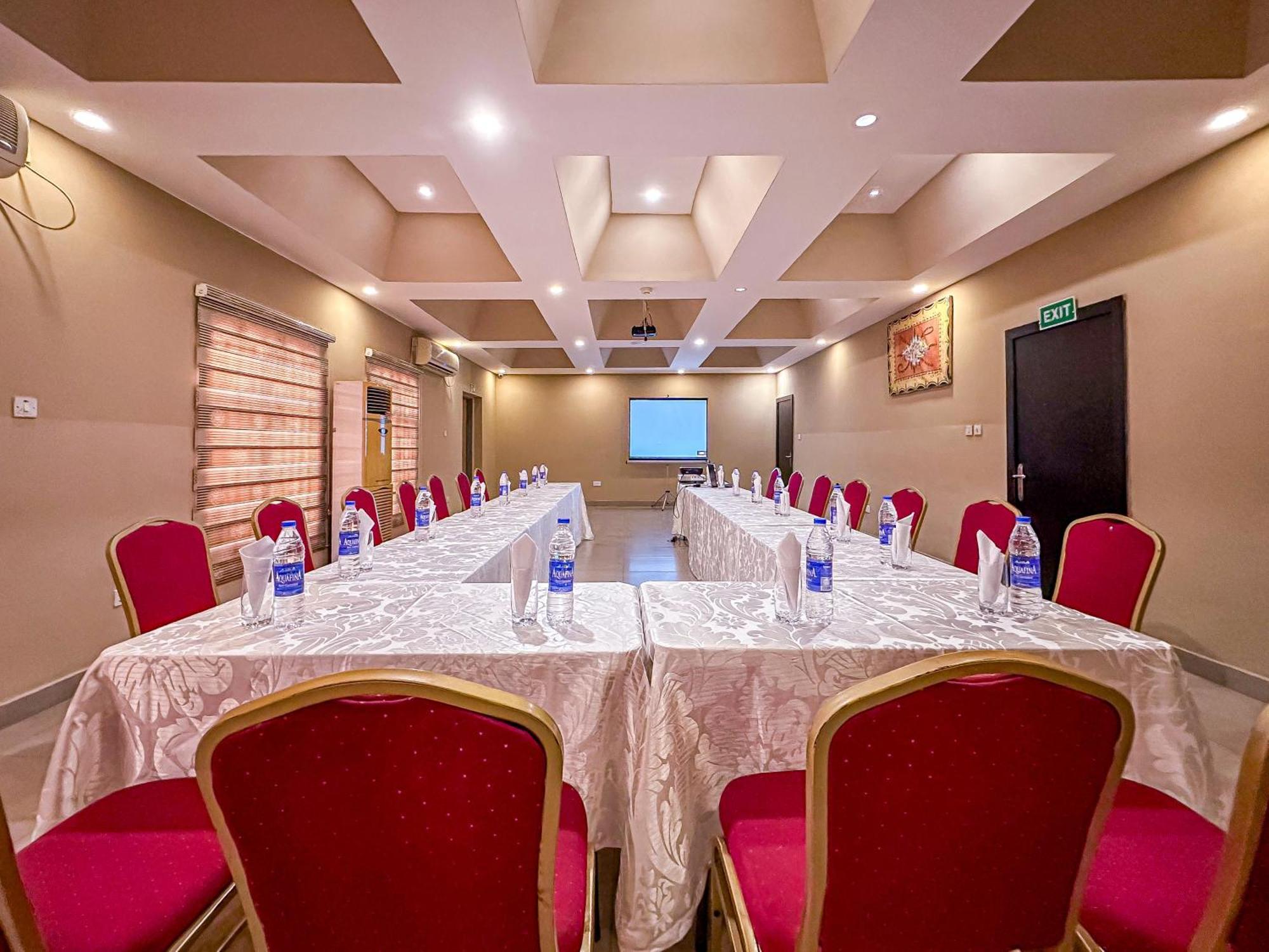 Parkview Astoria Hotel Lagos Exterior photo