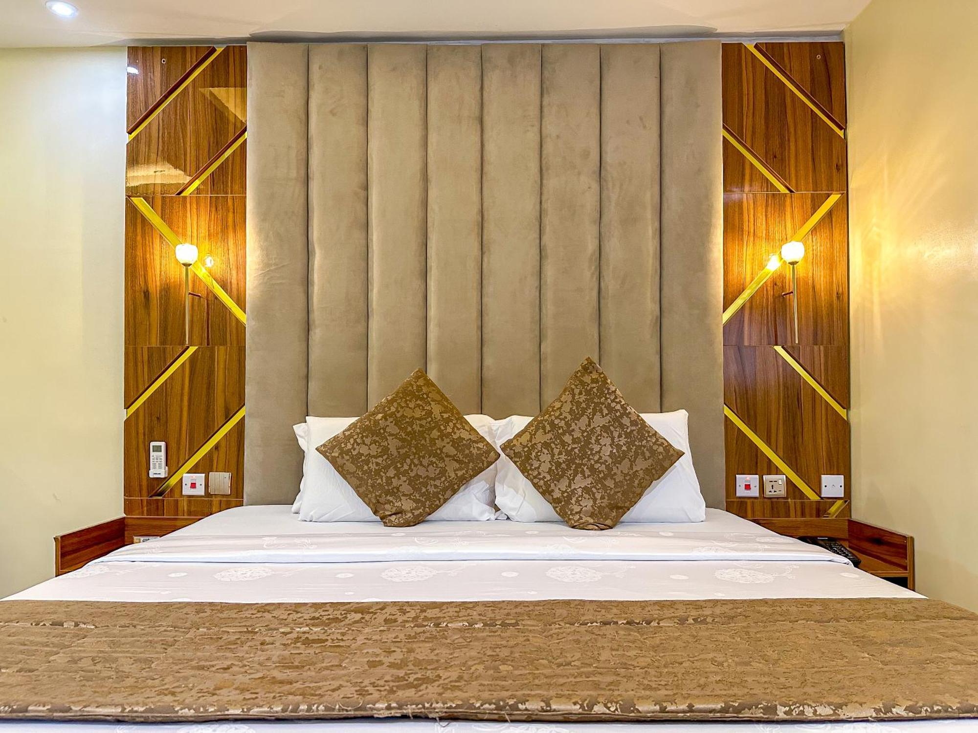 Parkview Astoria Hotel Lagos Exterior photo