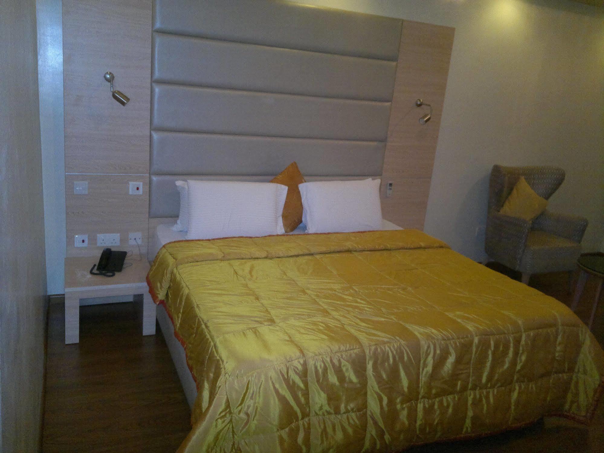 Parkview Astoria Hotel Lagos Exterior photo